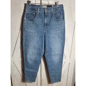 Levi's Silver Tab Mom Jeans Size 31
